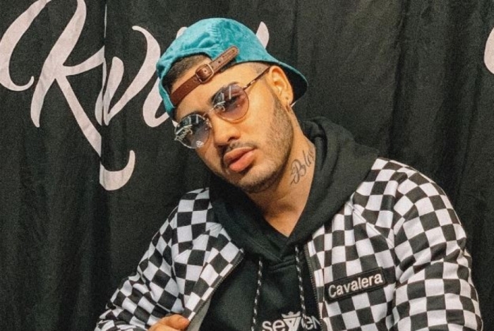 Kevinho chama atenção com volumão na calça nos bastidores do ‘Só Toca ...