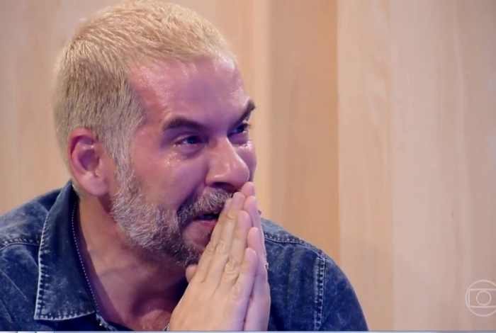 Leandro Hassum vai às lágrimas durante homenagem do 'Tamanho Família' deste domingo