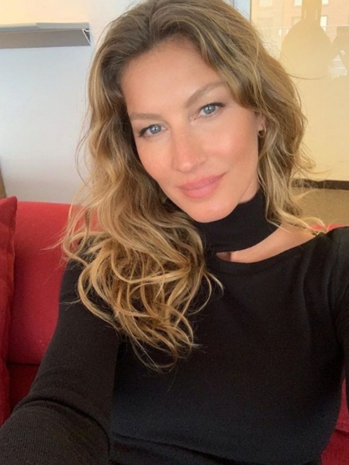 Modelo ousou e tirou foto completamente nua 