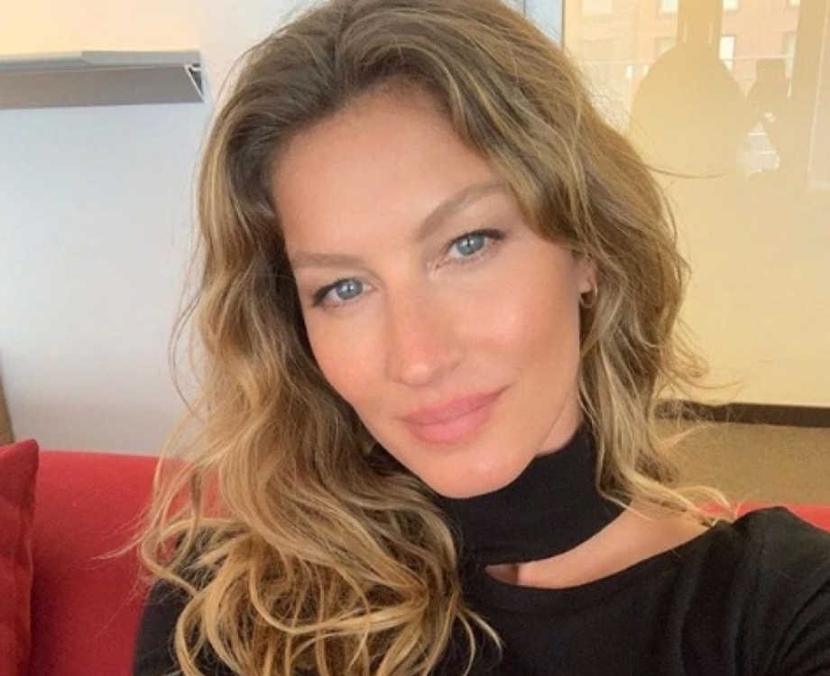 Modelo ousou e tirou foto completamente nua 