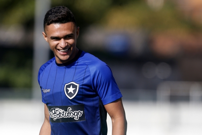 Erik, com quatro gols, é o artilheiro da competição