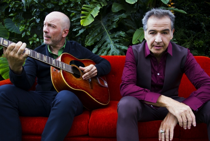 Nasi e Edgard Scandurra apresentam, pela primeira vez no Teatro VillageMall Rio, o show que denominaram de Ira! Folk