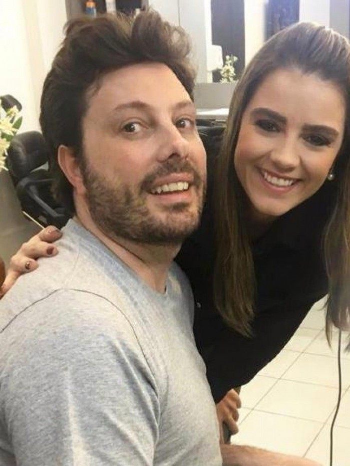Danilo Gentili e Camila Smithz nos bastidores da Rede Brasil 