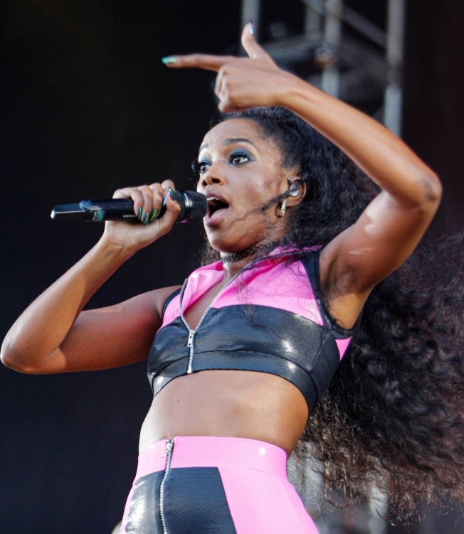 A cantora Iza, durante show realizado no segundo dia do Game XP, no Parque Olímpico da Barra, Zona Oeste do Rio, nesta sexta-feira (26)