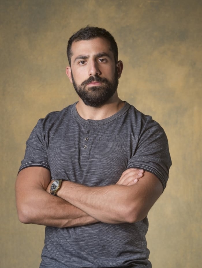 Fauze (Kaysar Dadour), em 'Órfãos da Terra'
