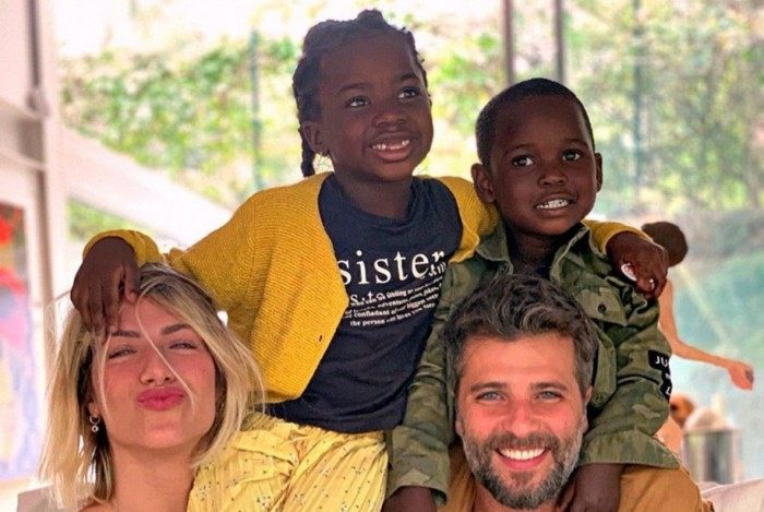 Gio Ewbank posta foto com o novo membro da família, o menino Bless