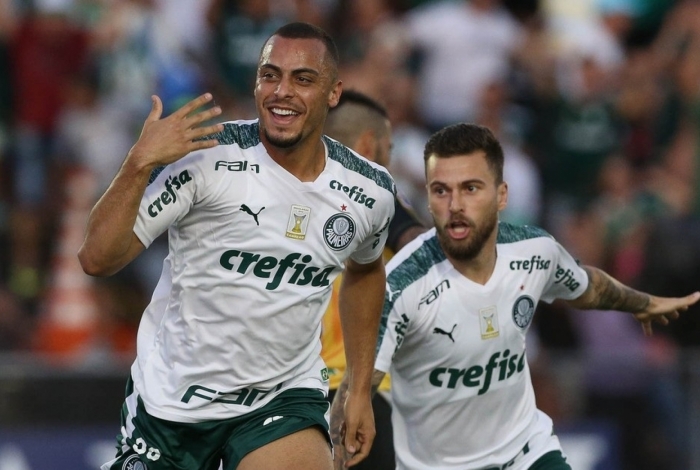 O Vasco pode tentar mais uma vez a contratação de Arthur Cabral (E), do Palmeiras