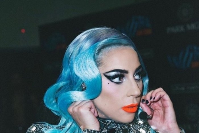 Lady Gaga foi flagrada aos beijos com produtor