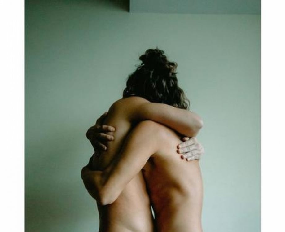 Francisco Vitti posa pelad&atilde;o abra&ccedil;ado ator de 'A Dona do Peda&ccedil;o'