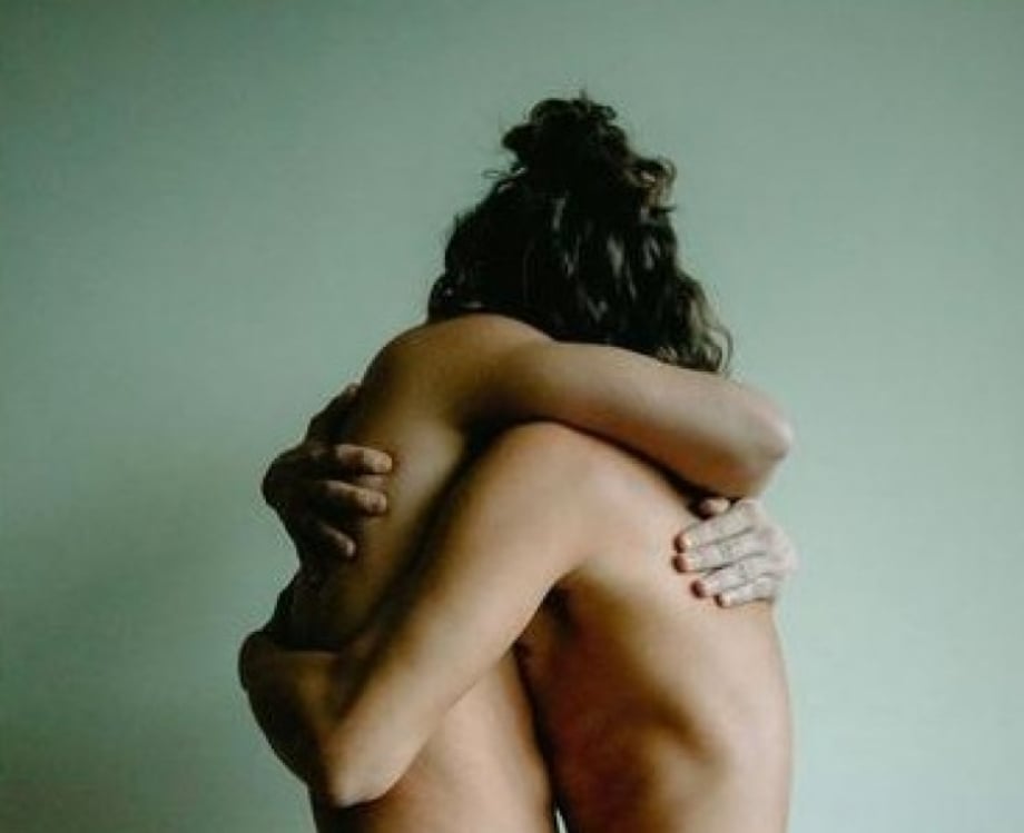 Francisco Vitti posa pelad&atilde;o abra&ccedil;ado ator de 'A Dona do Peda&ccedil;o'