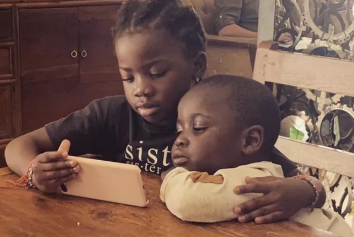 Titi e o irmãozinho Bless