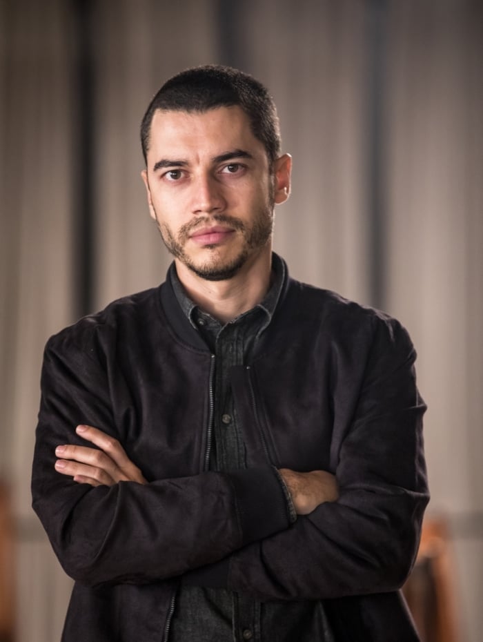 Lee Taylor é o policial Camilo, em 'A Dona do Pedaço'