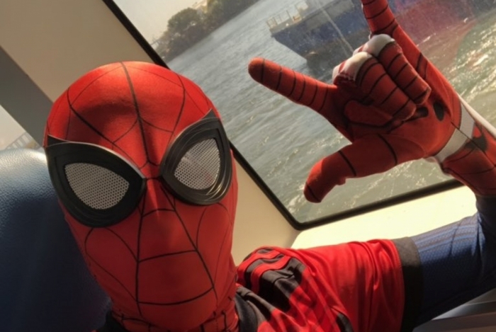 Breandon Ferreira Torres cumpriu a promessa e foi trabalhar vestido de Homem-Aranha