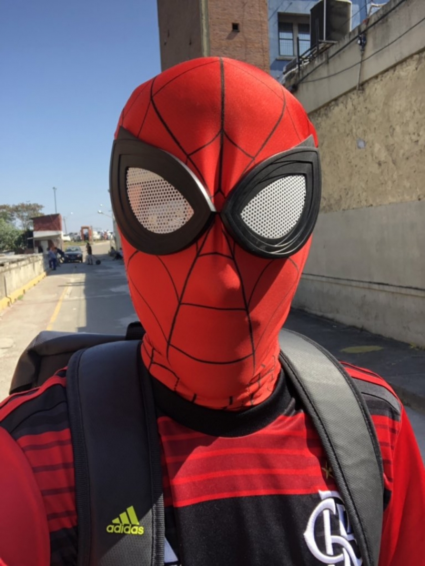 Breandon Ferreira Torres cumpriu a promessa e foi trabalhar vestido de Homem-Aranha