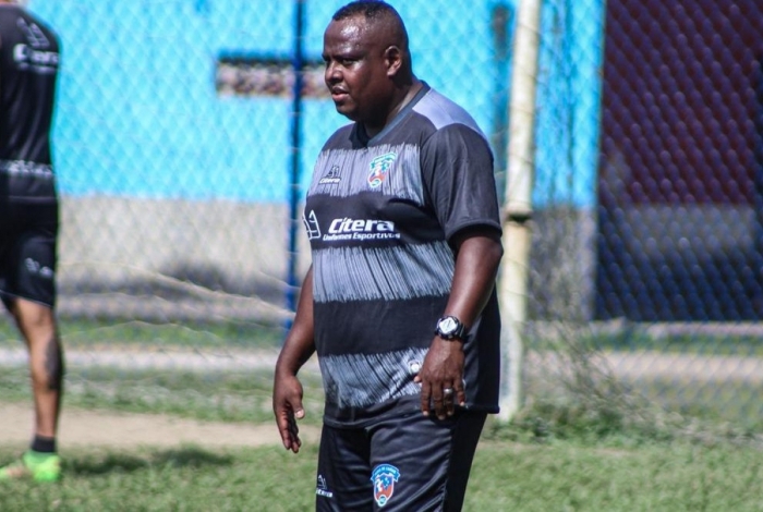 O técnico Mário Júnior