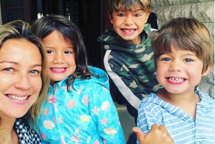 Luana Piovani posa com os filhos