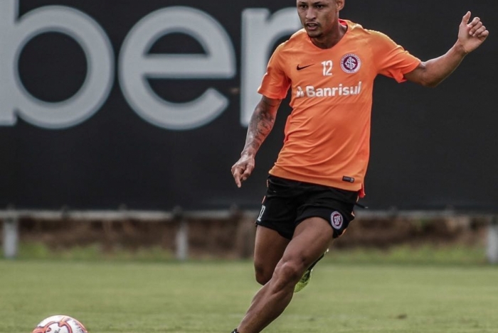 O atacante Neilton está na mira do Botafogo para o restante da temporada