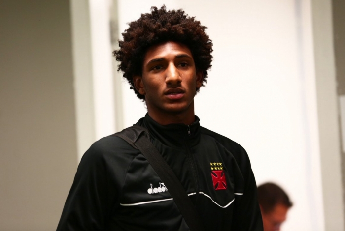 Talles Magno lamentou a saída de Luxemburgo do 
Vasco durante uma 
tarde de autógrafos