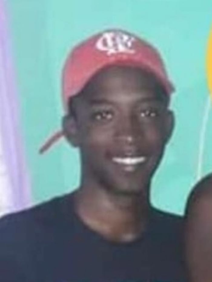 Weslley Rodrigues Jacob, 21 anos, trabalhava como assistente em um trailer de reparo a aparelhos eletrônicos e cursava o 3º ano do Ensino Médio quando foi preso