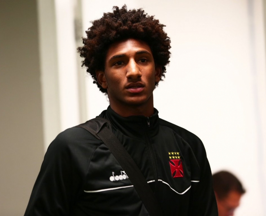 Talles Magno lamentou a saída de Luxemburgo do 
Vasco durante uma 
tarde de autógrafos