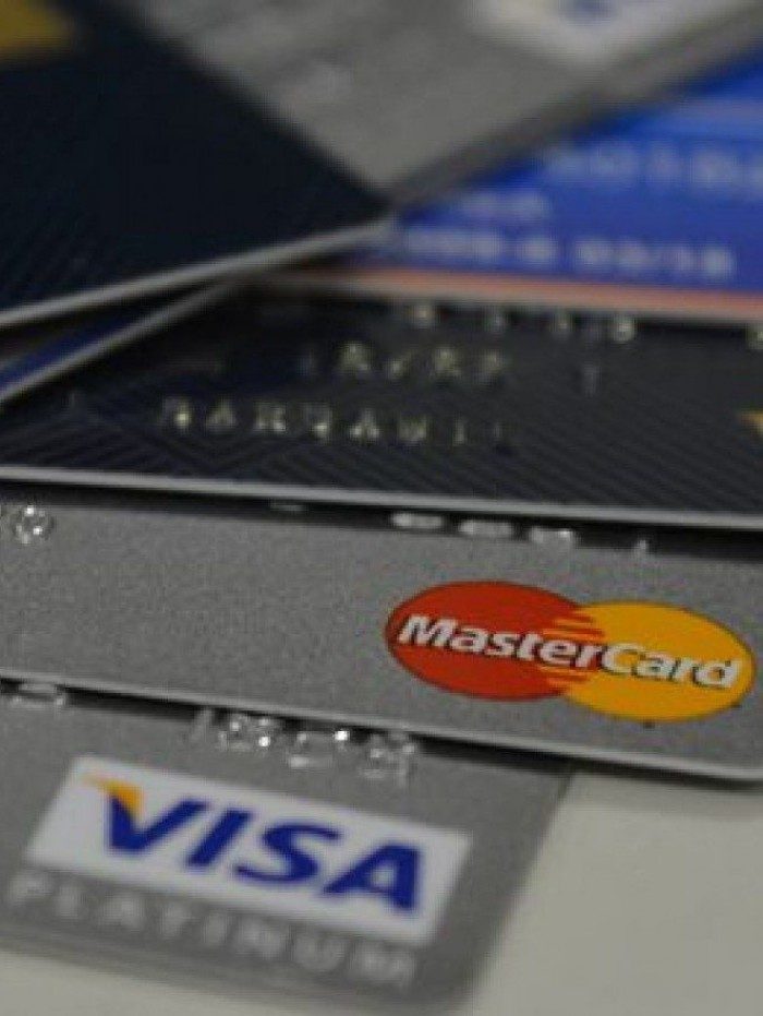 Concession&aacute;rias de &aacute;gua, g&aacute;s e luz devem oferecer pagamento em d&eacute;bito na hora do corte
