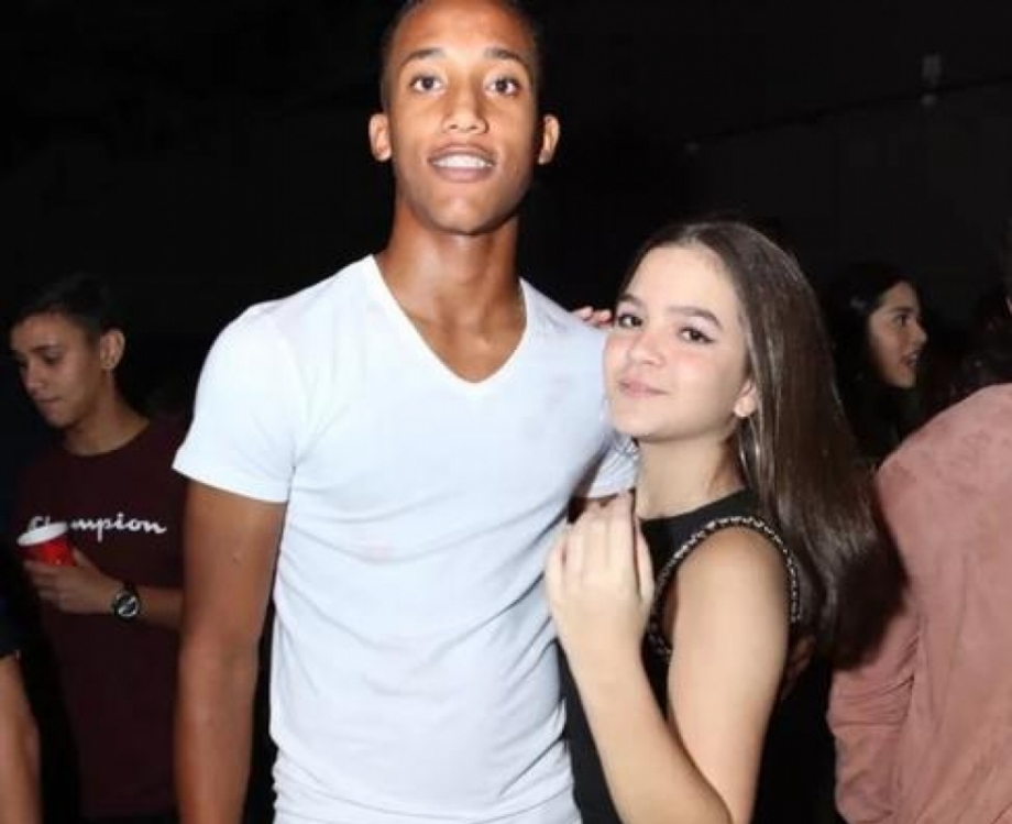 Mel Maia vai ao show do Nego do Borel acompanhada de Jo&atilde;o Pedro Junqueira de Jesus, jogador do Fluminense
