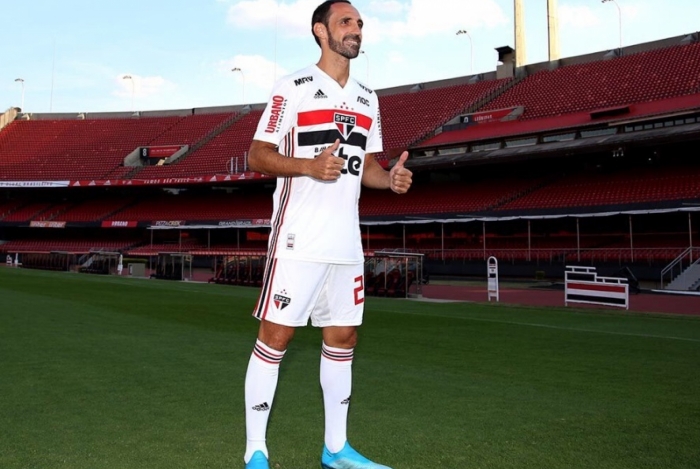 O lateral-direito Juanfran é o novo reforço do São Paulo