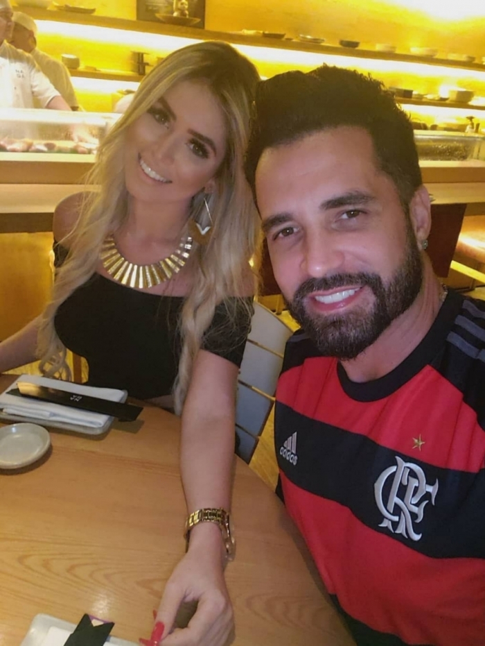 Latino e a namorada Rafaella Ribeiro