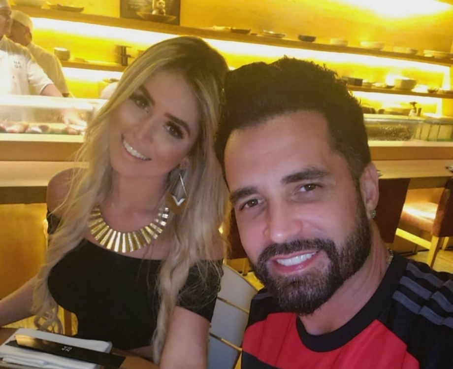 Latino e a namorada Rafaella Ribeiro