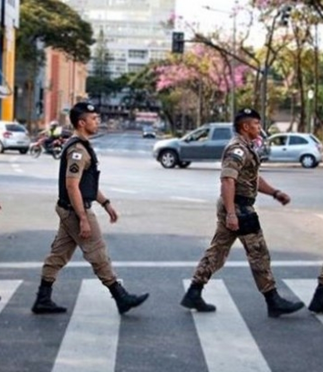 Polícia Militar recria capa de disco para homenagear os Beatles - Reprodução do Facebook