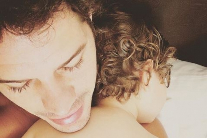 José Loreto posta foto com a filha, Bella, e agradece à ex-esposa, Débora Nascimento