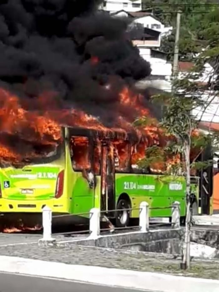 Protesto aconteceu na tarde desta segunda