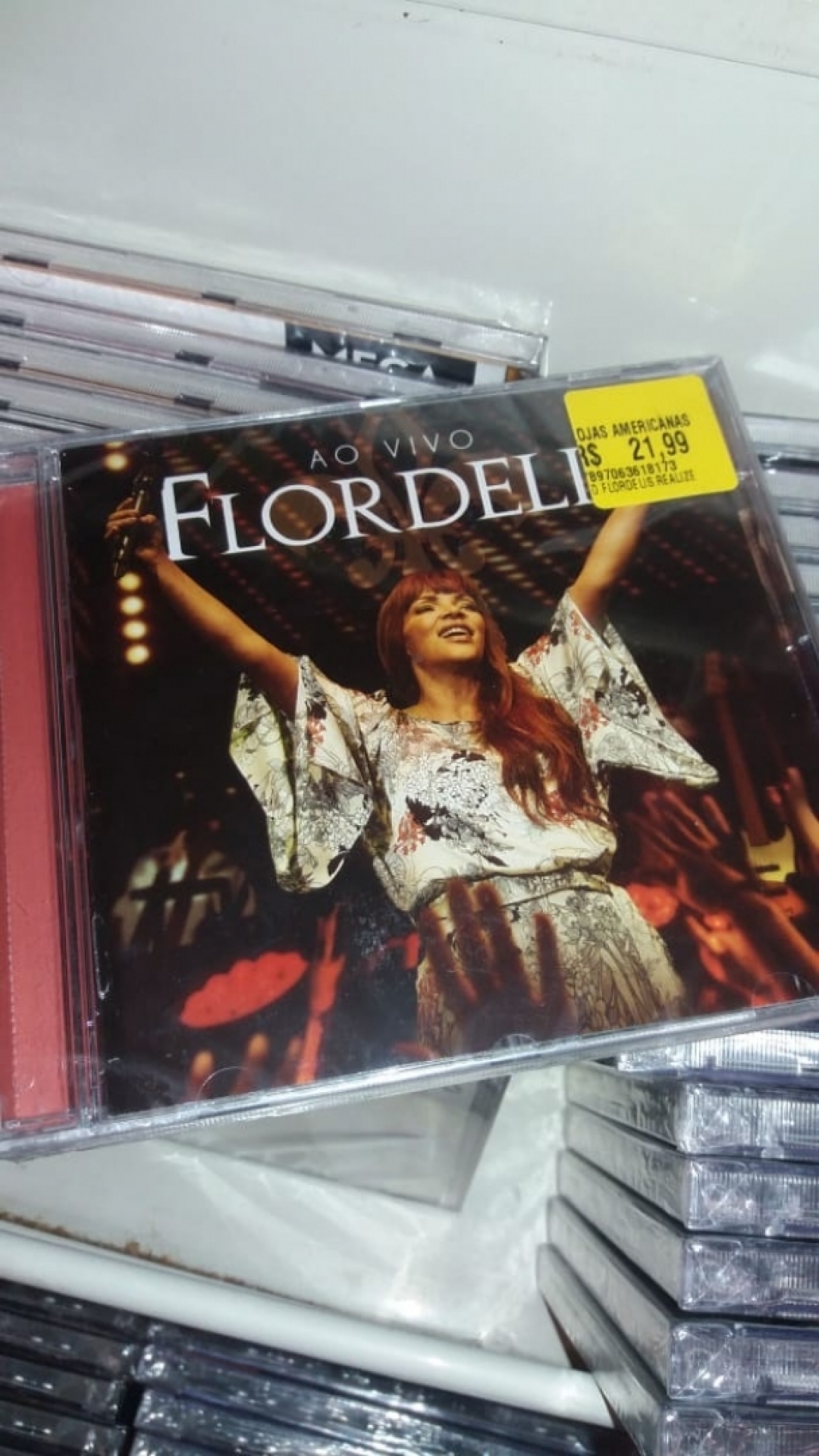 Preços dos CDs de Flordelis despencam