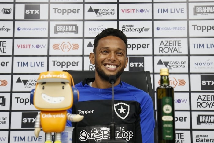 O lateral Gilson projeta o próximo desafio do Botafogo no Brasileirão