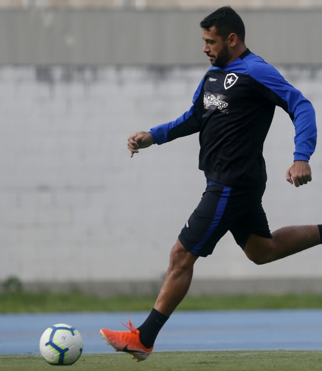 Diego Souza é a esperança de gols do Botafogo diante do Corinthians