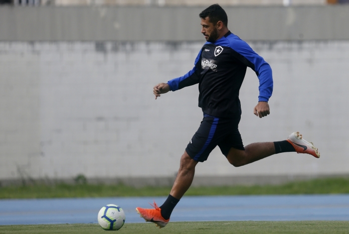 Diego Souza é a esperança de gols do Botafogo diante do Corinthians