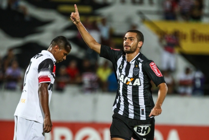 Além de Galo e Figueirense, Clayton jogou por Bahia e Corinthians