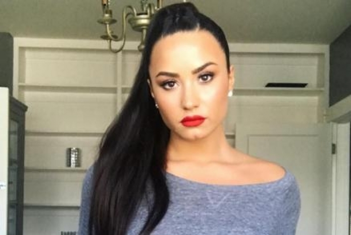 Demi Lovato comenta vídeo de Neymar cantando sua música