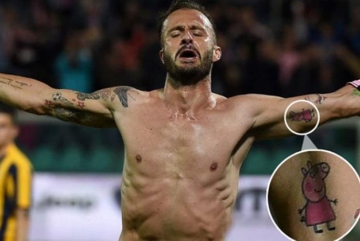 Alberto Gilardino e a Peppa Pig no seu braço