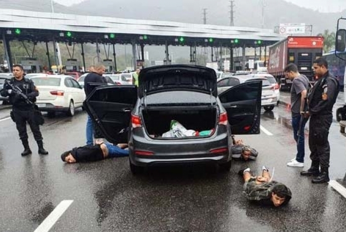 Traficantes foram presos na praça do pedágio da Linha Amarela

