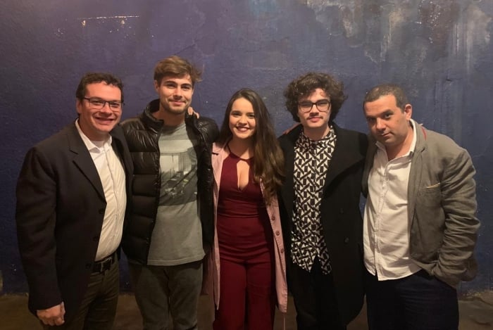 Rafael Vitti com elenco do filme