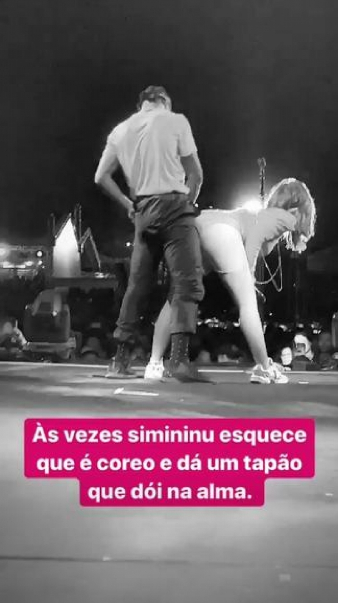 Anitta coloca no Stories momento em que faz performance com dançarino
