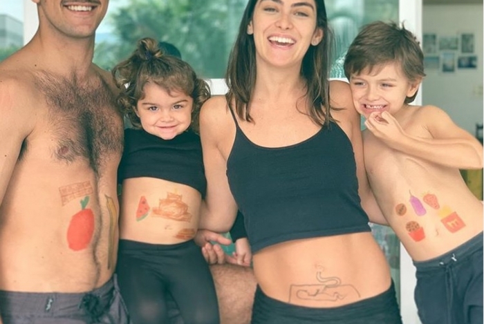 Felipe Simas anuncia gravidez de Mariana Uhlmann