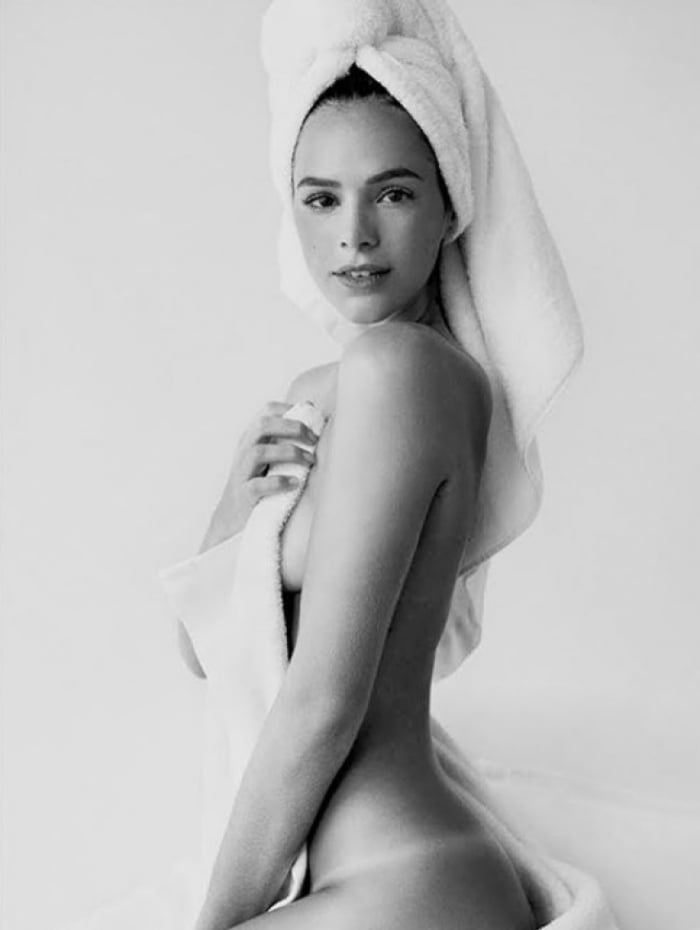 Bruna Marquezine surge nua em clique