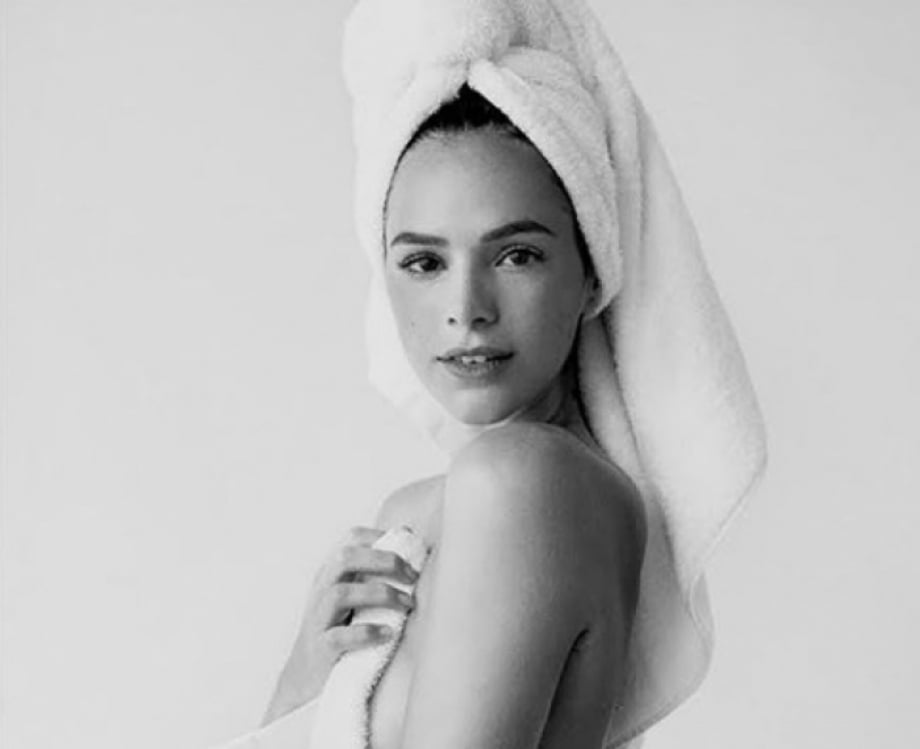 Bruna Marquezine surge nua em clique