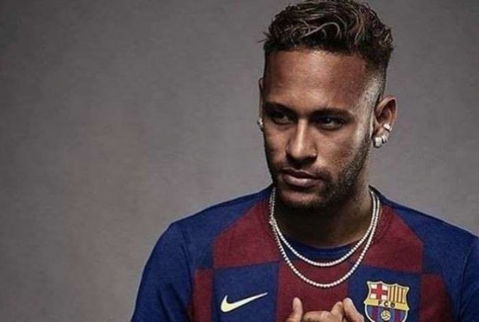 Patrocinador de Neymar posta foto de jogador com camisa do Barcelona e aumenta rumores sobre transferência