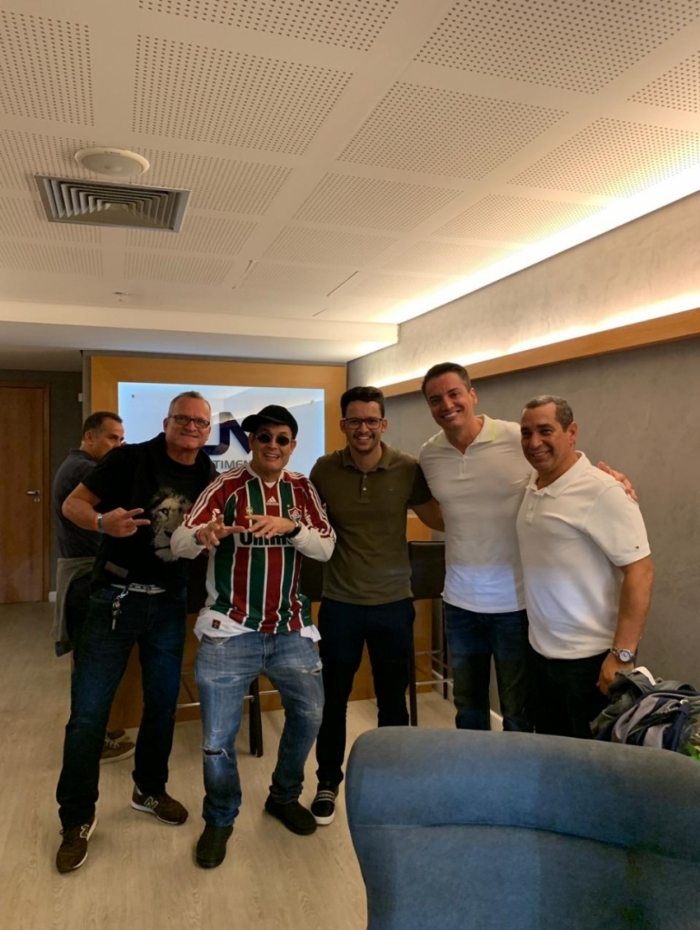 Convidados famosos assistem ao jogo do Fluminense no Maracanã