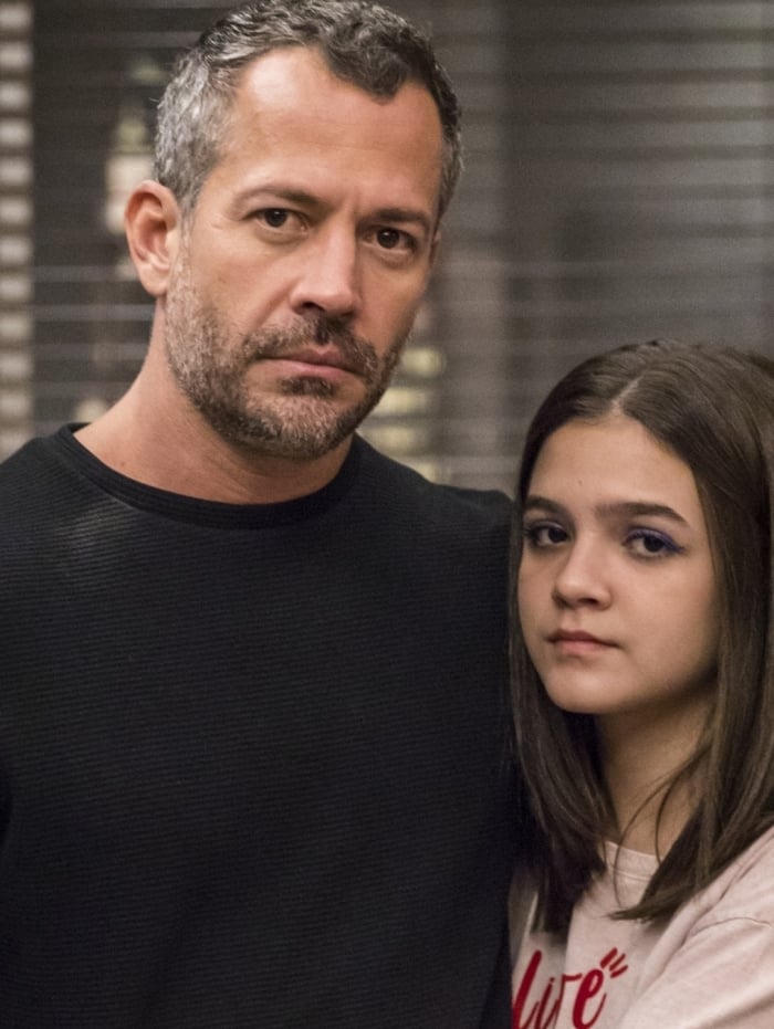 Agno (Malvino Salvador) e Cássia (Mel Maia), em 'A Dona do Pedaço'
