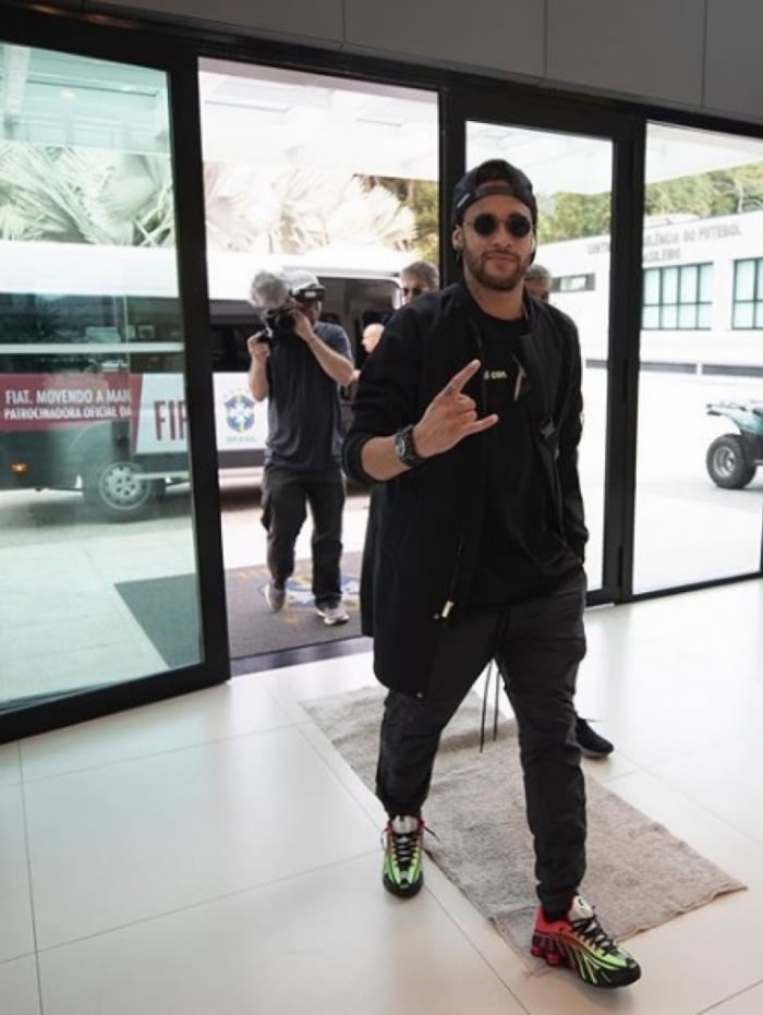Neymar deve se apresenta nesta segunda-feira