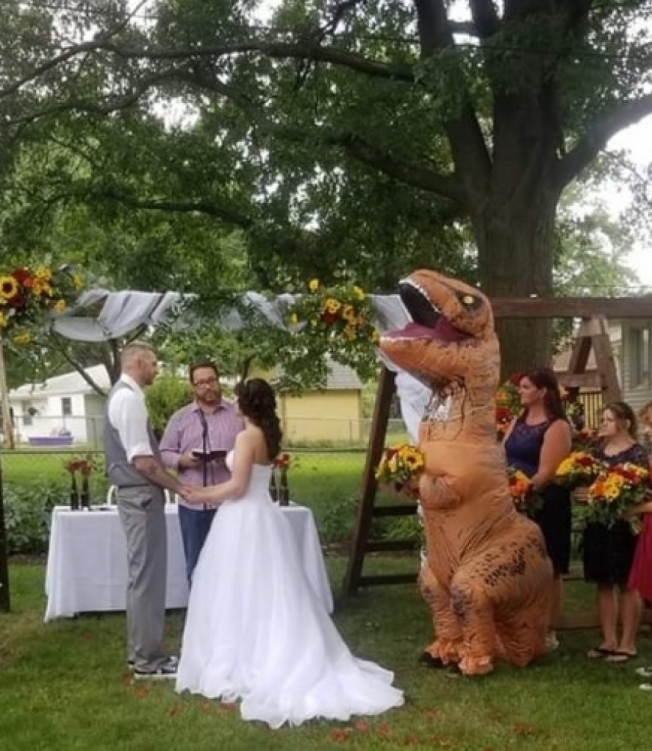 Madrinha foi vestida como queria - Divulgação